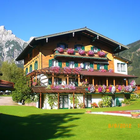 Haus Alpina Oda ve Kahvaltı 3*